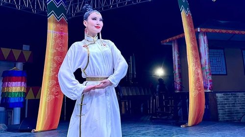 Б.Болор: Бүсгүй хүний үнэ цэн өөрийгөө хайрлахад оршино